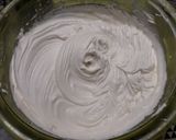 Foto langkah ke 3 dari resep Buttercream Kokoh (ekonomis tapi enak).