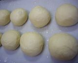 A picture of step 2 of Old-Fashioned Fish Sausage Fried Bread.