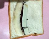 Foto langkah ke 2 dari resep Roti Tawar Goreng isi pisang coklat.