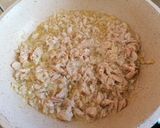 Foto del passaggio 1 della ricetta Pasta col tonno