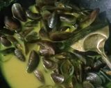 Foto langkah ke 4 dari resep Kerang Hijau Bumbu Kuning (170).