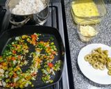 Foto del paso 1 de la receta: Arroz al horno con lo que tenemos en casa.