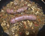 Une image de l'étape 5 de Saucisses de Toulouse à l ail et aux carottes fenouil champignons et panais.