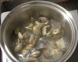 A picture of step 4 of Japanese Littleneck Clams Steamed in Sake.