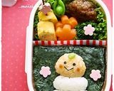 A picture of step 4 of New Year's Charaben Mr. Kagami-mochi Mikan.