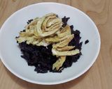 Pas rețetă Tagliatelle din omletă cu varză roșie și morcov 9 fotografie
