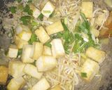 Foto langkah ke 5 dari resep Cah Tahu Tauge ikan Asin Ala 'EK'.