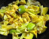 A picture of step 7 of Fried Eggs with Avocado and Cabbage.