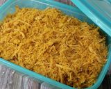 Foto langkah ke 4 dari resep Serundeng Kelapa Ayam Suir.