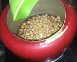 A picture of step 2 of Amritsari chole.