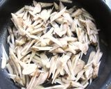 A picture of step 2 of Sweet and Salty Simmered Beef and Burdock Root.