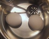 A picture of step 2 of Quick and Easy Onsen Tamago ("Hot Spring" Soft-Boiled Eggs).