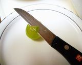 A picture of step 1 of Muscat Grapes in Wine Jelly.