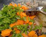 Foto langkah ke 4 dari resep Tumis wortel buncis.