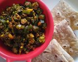 A picture of step 3 of Lasooni bhindi.