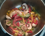 Foto del paso 8 de la receta: Pasta con pimientos y pollo marinado