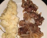 Foto del paso 7 de la receta: Cubos de hígado encebollados con puré