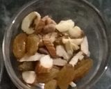 A picture of step 4 of Banana Milk Shake.