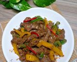 Hình bước làm 4 của món Bò sốt tiêu đen & ớt chuông
