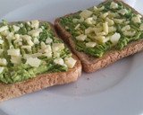Foto del paso 3 de la receta: Desayuno saludable con tostadas de aguacate