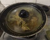 Foto langkah ke 4 dari resep Ayam Bumbu Kuning Pedas.