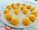 Foto del paso 3 de la receta: Bombas de patata al mojo picón rellenas de queso, al horno