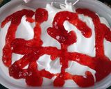 Foto langkah ke 7 dari resep Es krim vanila selai stroberi.