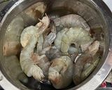 Foto langkah ke 1 dari resep 37. Creamy Garlic Shallot Butter Prawn.