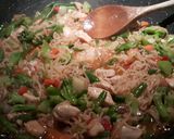 A picture of step 5 of Ramen vegetable stir fry.