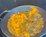 Foto del paso 3 de la receta: Fricandó de Carne de Ternera con Boletus, Cebollitas, Ciruelas y arroz frito