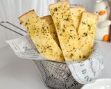 Foto langkah ke 7 dari resep Garlic Bread Sat Set Modal Roti Tawar.