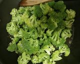 A picture of step 2 of Spicy Broccoli Stir-fry.