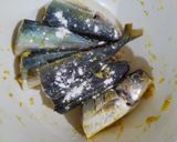 Foto langkah ke 4 dari resep Ikan Dencis Goreng Sambal Terasi.
