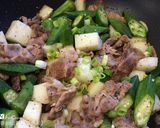 菲姐私房菜-香炒山藥秋葵肉片的食譜步驟4照片