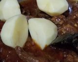 A picture of step 7 of Alo baingan gosht (mutton gravy).