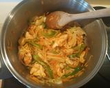 Foto del paso 2 de la receta: Tallarines con pollo en salsa de soja
