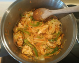 Foto del paso 2 de la receta: Tallarines con pollo en salsa de soja
