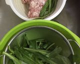 Hình bước làm 1 của món Bún chả ngò gai