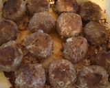 A picture of step 4 of Mozzarella stuffed turkey meatballs.