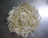 A picture of step 3 of Deep Fried Tofu and Bean Sprout with Sesame Seed Sauce.