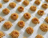 Foto langkah ke 4 dari resep Lotus Biscoff Butter Cookies.