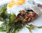 รูปขั้นตอนการทำที่ 3 ของ ข้าวคลุกกะเพราอกไก่~ไข่ดาว🍃🍳