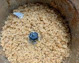 A picture of step 4 of Nishaaste ka Halwa(Soaked Whole wheat flour Sheera).