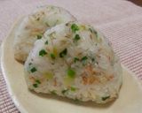 A picture of step 4 of Onigiri (Rice Balls) with Shirasu and Green Onions Stir-Fried in Sesame Oil.