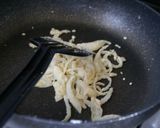 A picture of step 4 of Japanese-Style Salmon and Mushroom Tofu Cream Pasta.