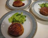 A picture of step 8 of Salmon Burgers with Teriyaki-Mayonnaise Sauce.