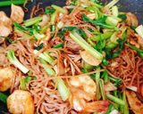 Hình bước làm 3 của món Mì gạo lứt xào tôm thịt