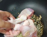 Gambar langkah 2 resipi Sup Ayam Simple.