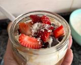 Foto del paso 4 de la receta: Postre de frutillas 🍓, merengue y Dulce de leche 🎂