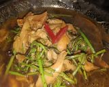 Foto langkah ke 4 dari resep Tumis Jamur daun paku.